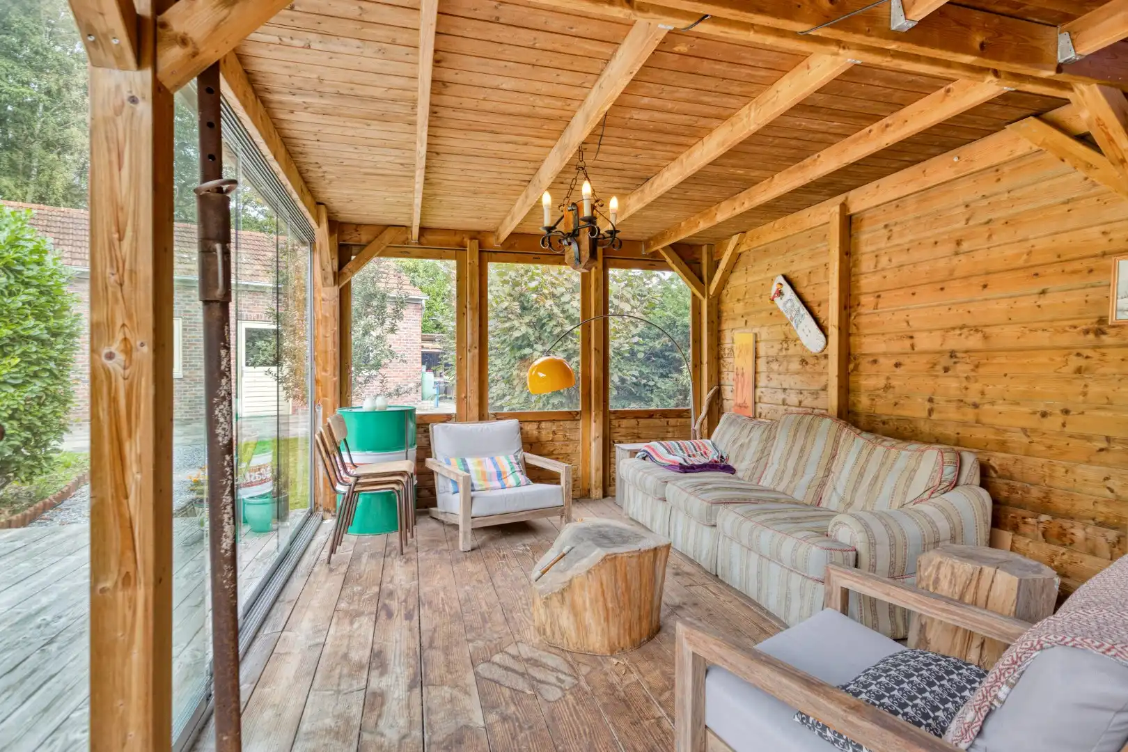 Ruime woning met 5 slpks gelegen op een rustige locatie met een vlotte verbinding naar de omliggende gemeenten !  foto 34