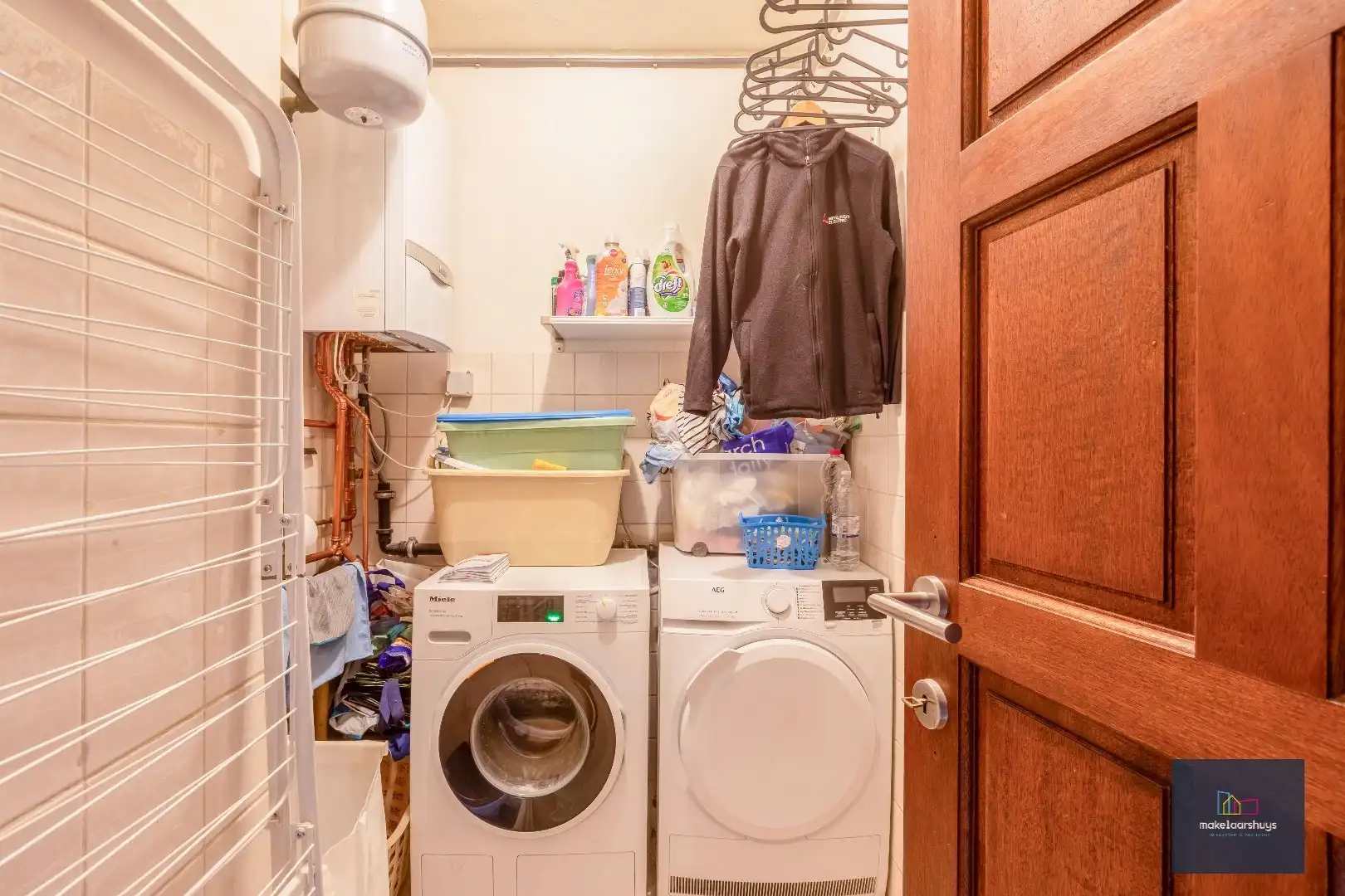 Heel ruime Instapklare woning in rij  met zonneterras en 2 staanplaatsen foto 16