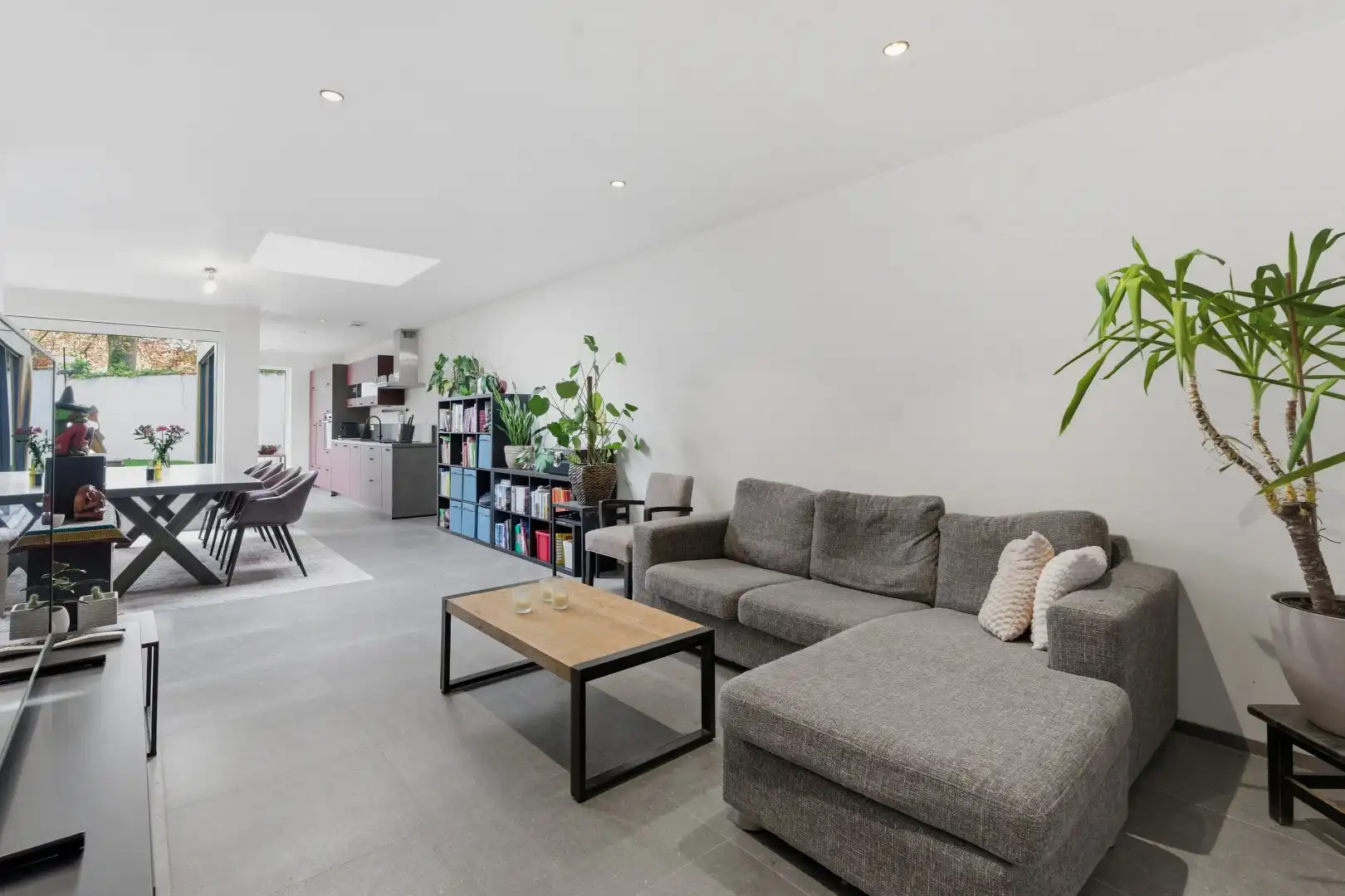 Exclusief gerenoveerde herenwoning met 4 slaapkamers, 2 badkamers en een adembenemende stadstuin. foto 7