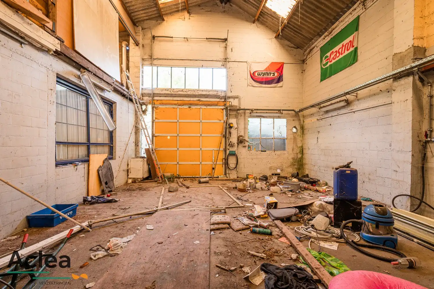 Te renoveren woning met grote magazijnruimte en veel potentieel foto 33