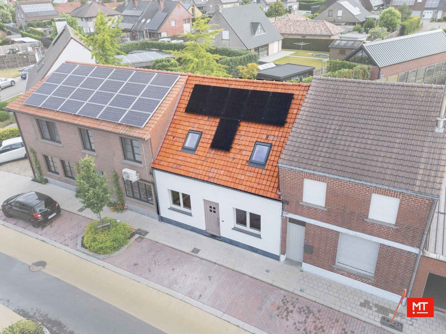 Volledig gerenoveerde woning met 3 slaapkamers, tuin en uitweg foto 22