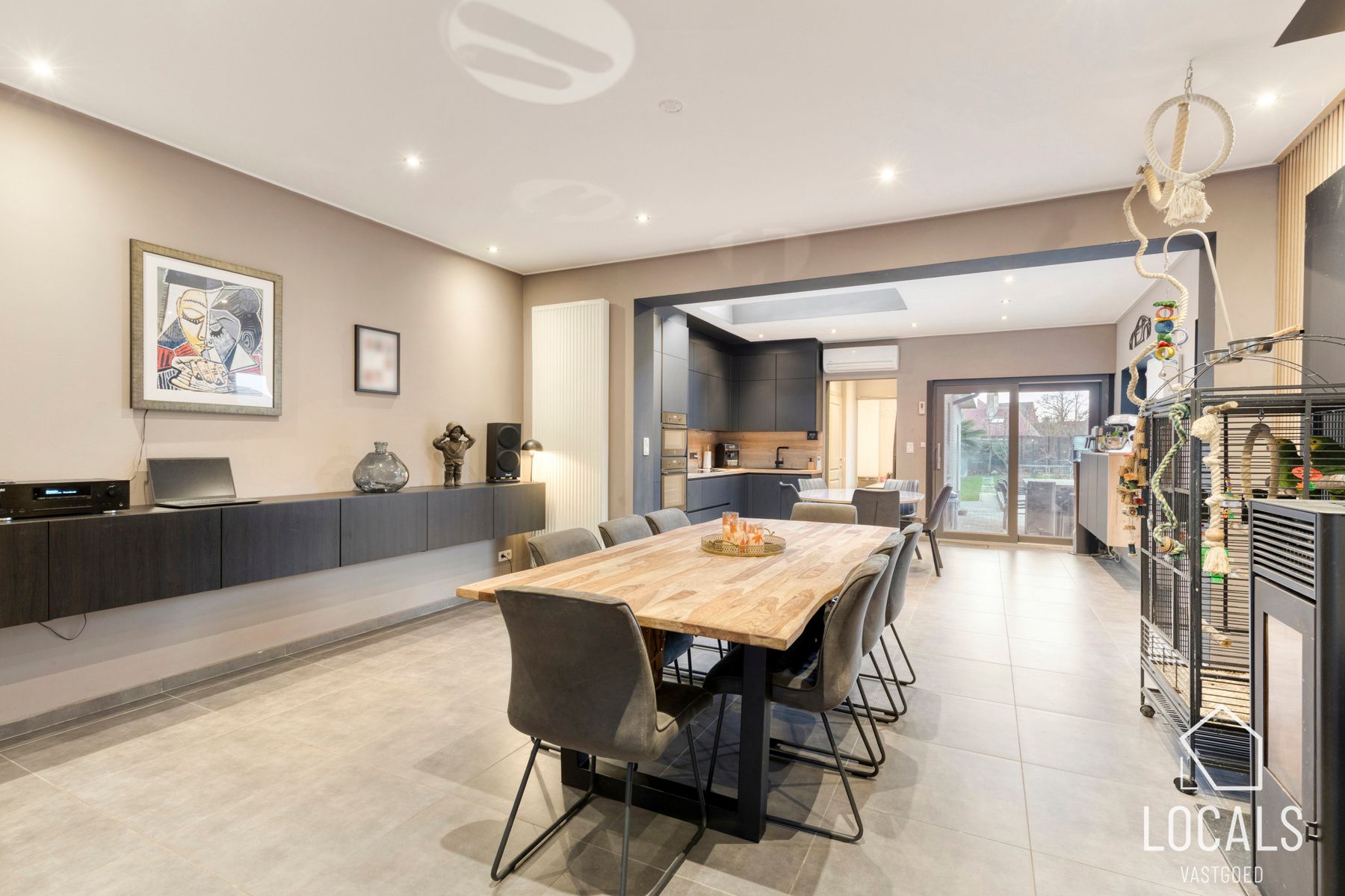 Instapklare en ruime woning in Liedekerke foto 2