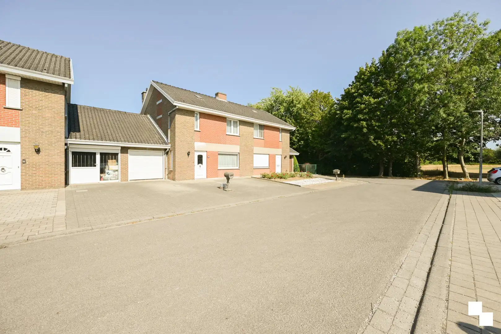 Eengezinswoning met garage gelegen in doodlopende straat te Lendelede foto 2