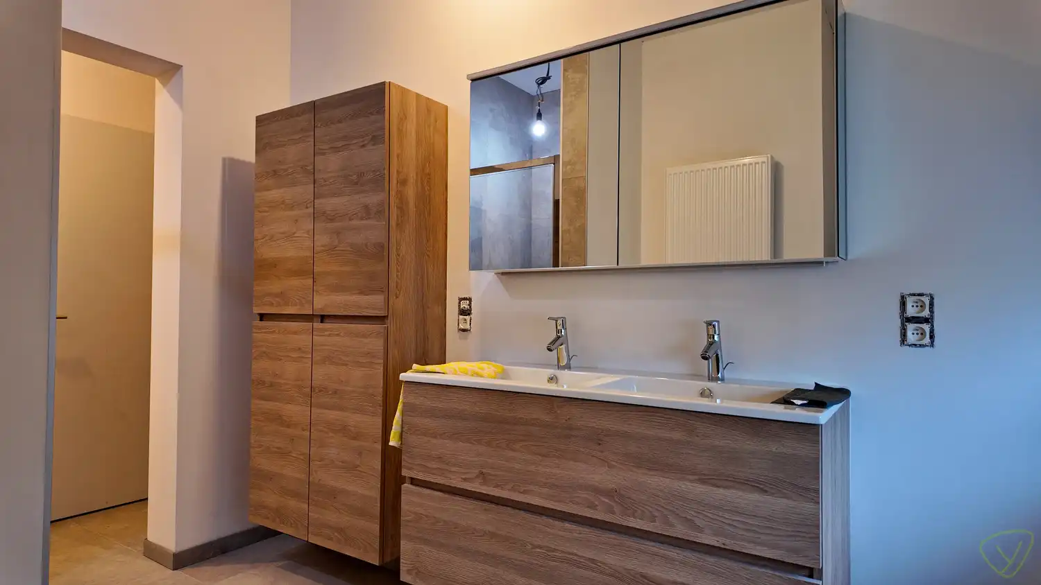 Gerenoveerde woning met centrale ligging te Eeklo! foto 9