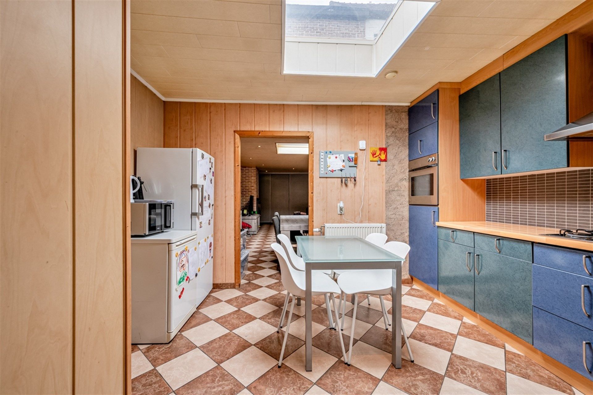 Instapklare rijwoning met 3 ruime slaapkamers, garage en tuin in hartje Aalst foto 4