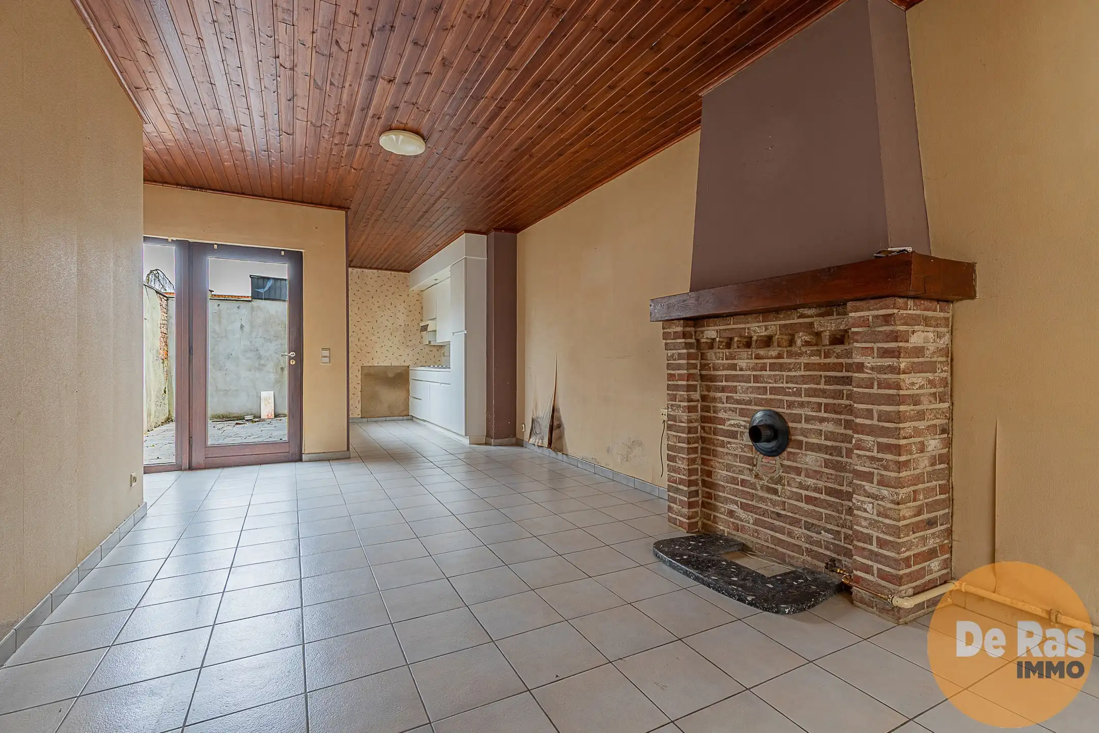 LEDE Centraal gelegen renovatiewoning met terras foto 5