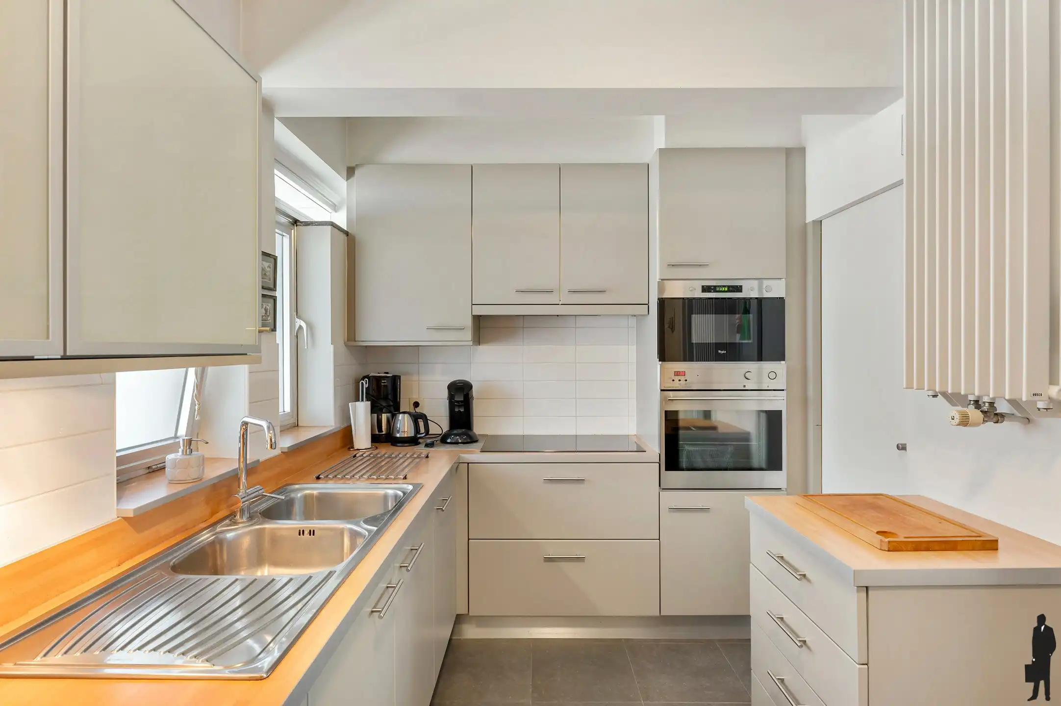 Dit lichtrijke en instapklare appartement combineert comfort, ruimte en een warme uitstraling op een uitstekende ligging. foto 11