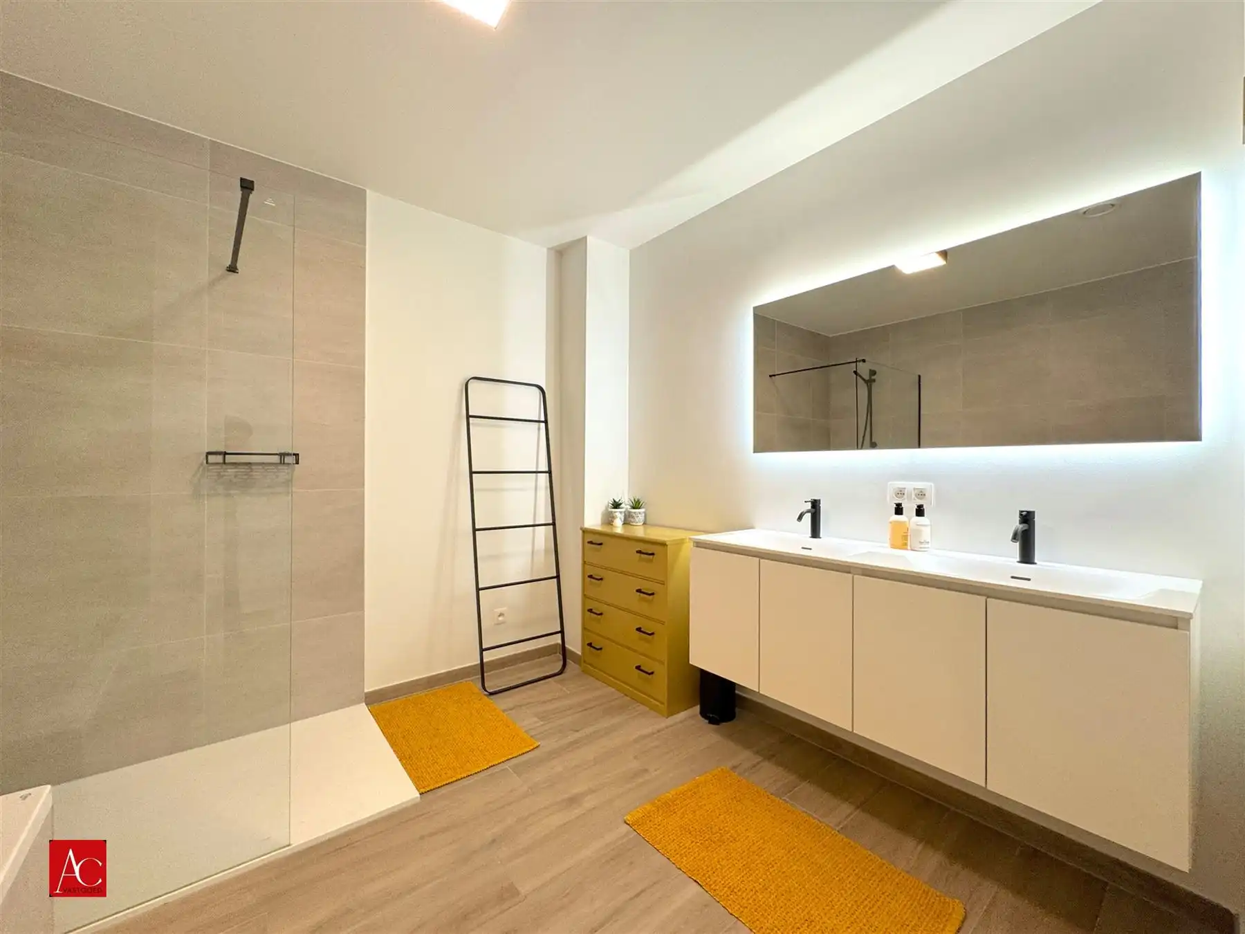 Gelijkvloers appartement met garage en 2 slaapkamers  foto 17