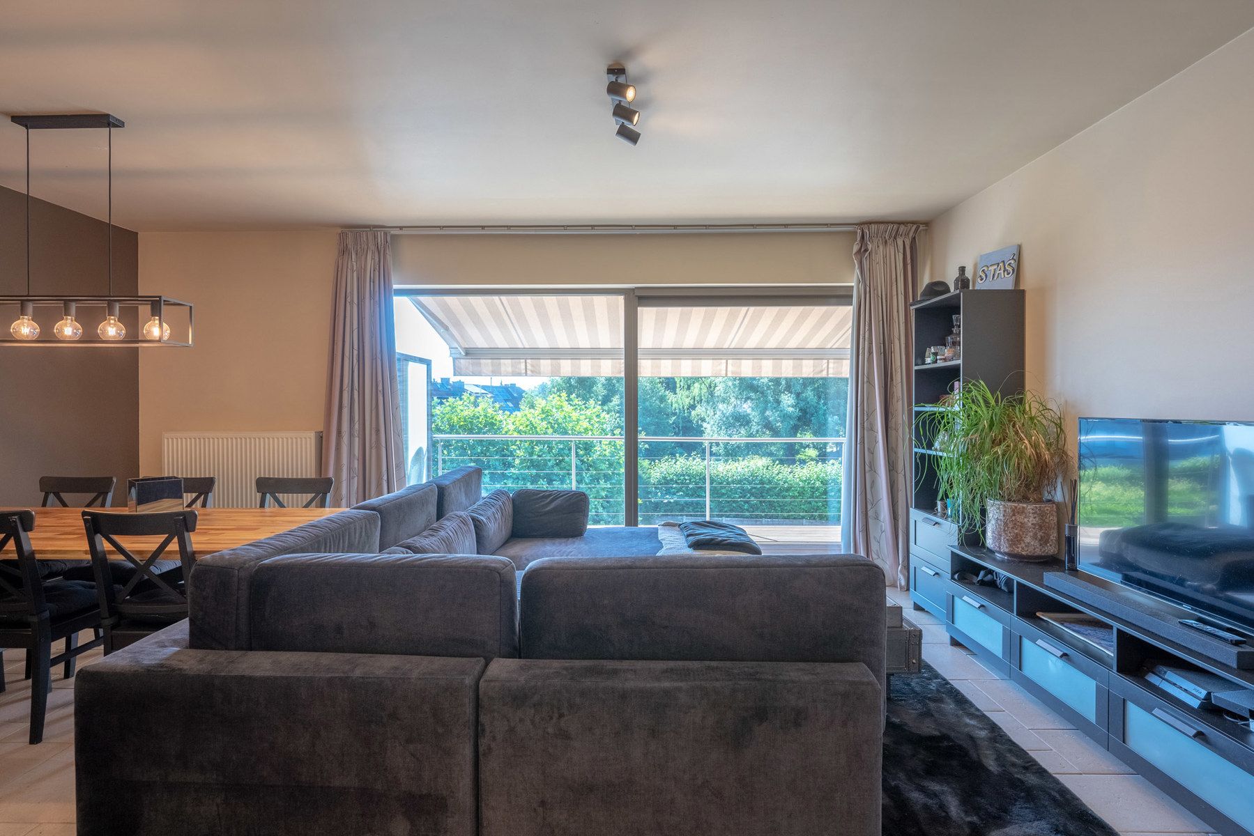 Instapklaar 1-slaapkamerappartement met zonnig terras en staanplaats – hartje Brasschaat! foto 5