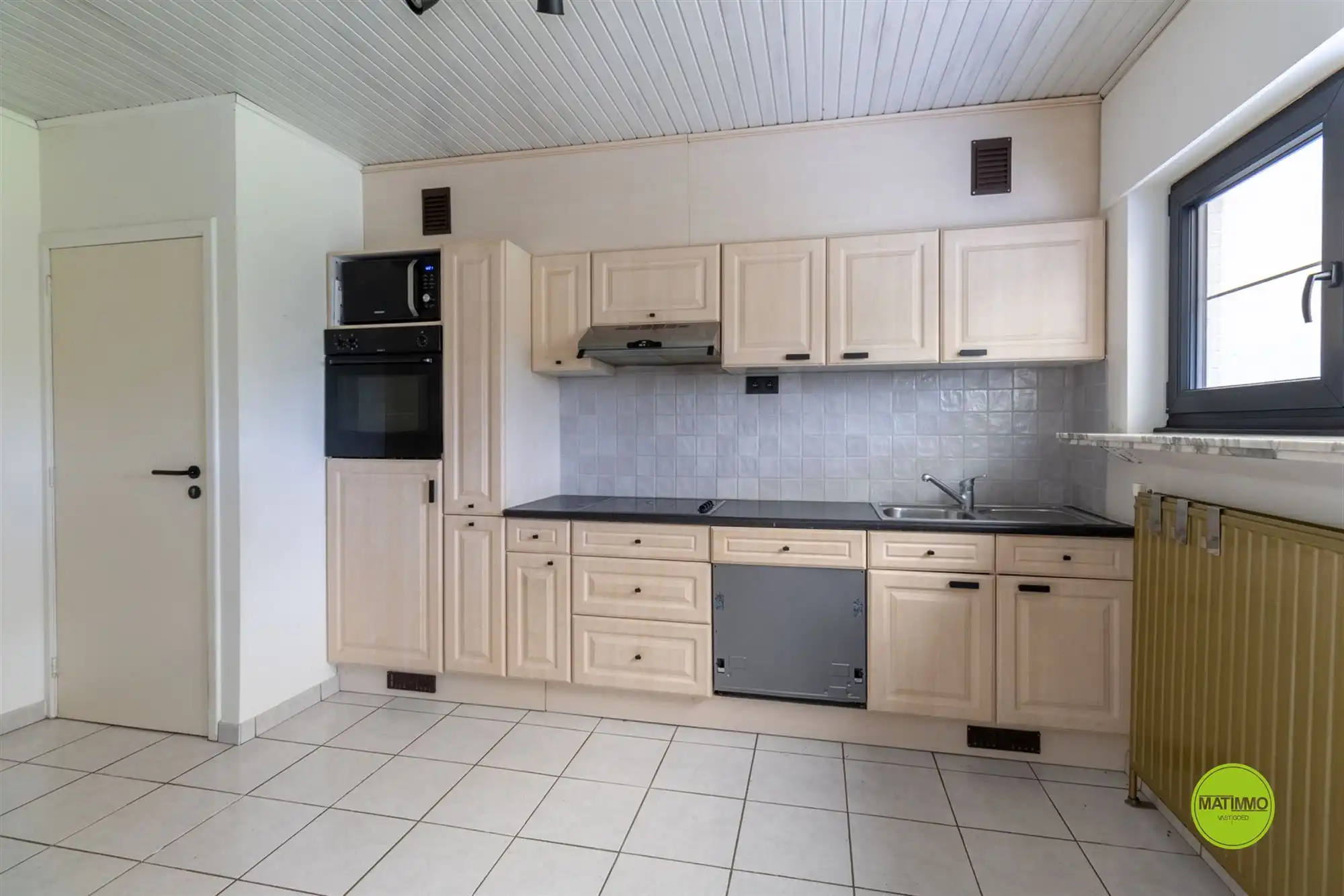 Rustig gelegen, gerenoveerde woning op een ruim perceel foto 6
