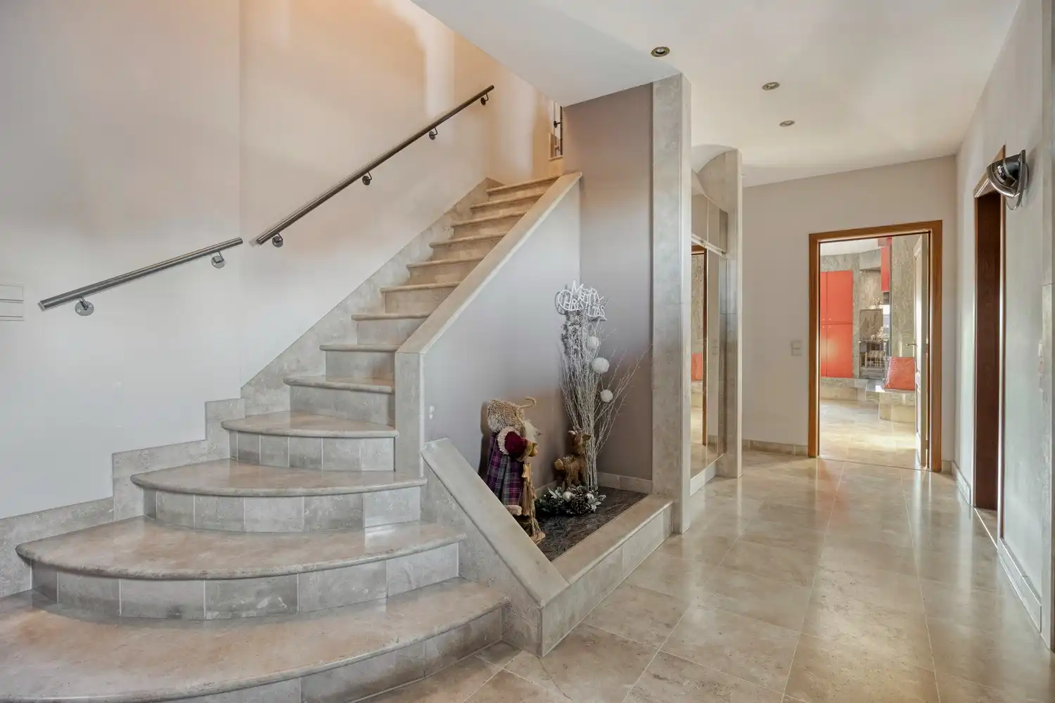 Exclusieve, instapklare villa met royale ruimtes en aangelegde tuin op toplocatie in Heverlee foto 4