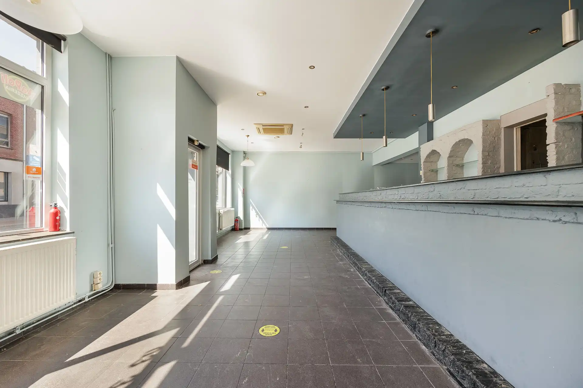 Te renoveren halfopen bebouwing: handel & appartement foto 3