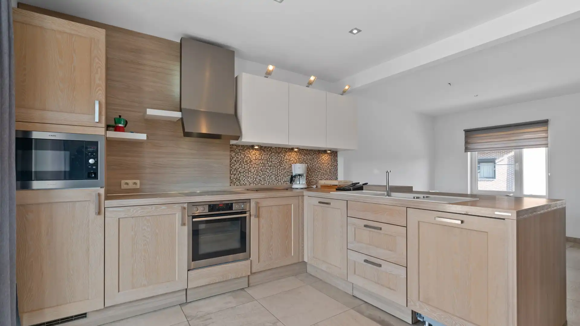 Wonen boven je zaak? Ontdek deze instapklare opportuniteit in het hart van Maasmechelen foto 21