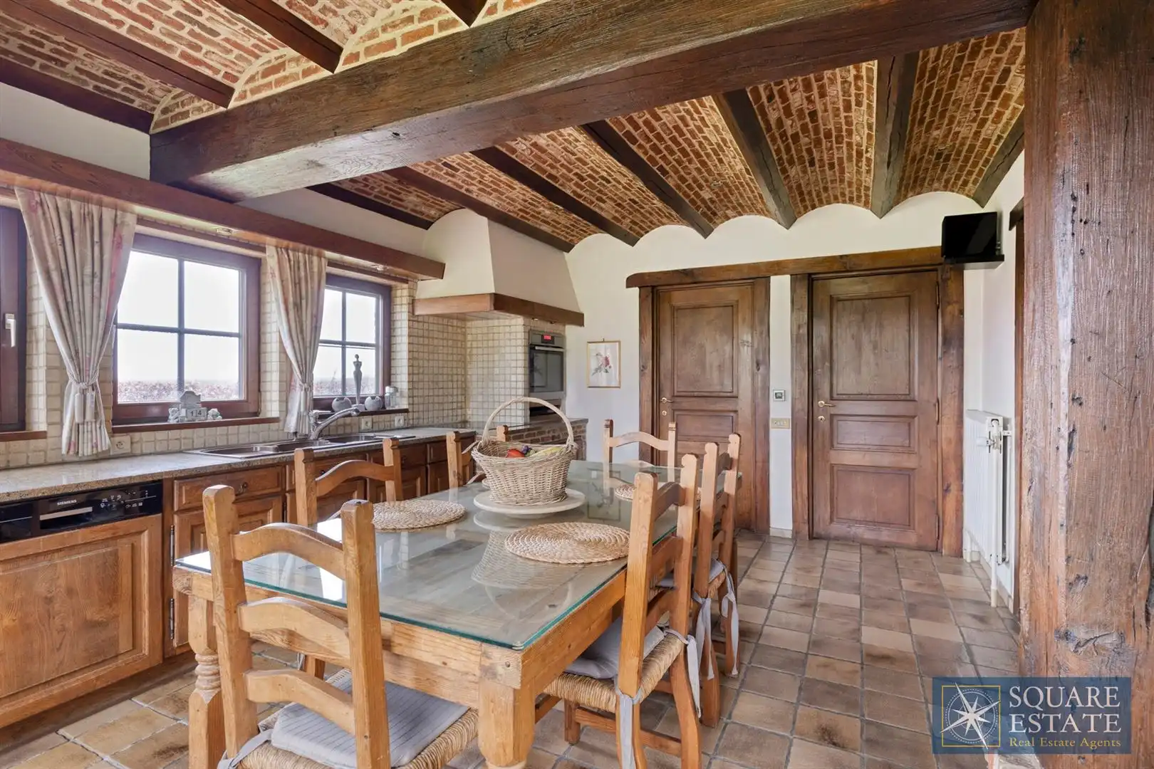 Charmant huis op een perceel van 1,17 hectare, met stal foto 7