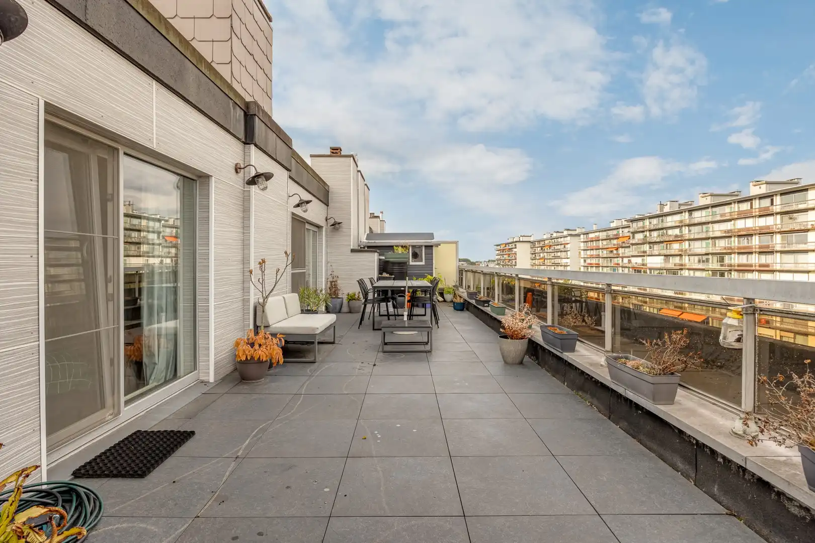 DAKAPPARTEMENT + TERRAS +/- 45 m² foto {{pictureIndex}}