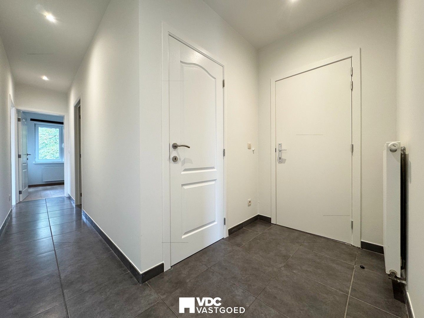 Zeer mooi en ruim duplex-appartement met 4 slaapkamers en groot terras in groene omgeving foto 2