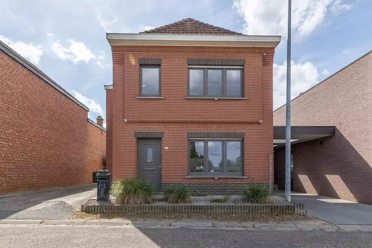 Hoofdfoto van de publicatie: Degelijke gezinswoning met 3slpk, garage, zuid-west gerichte tuin