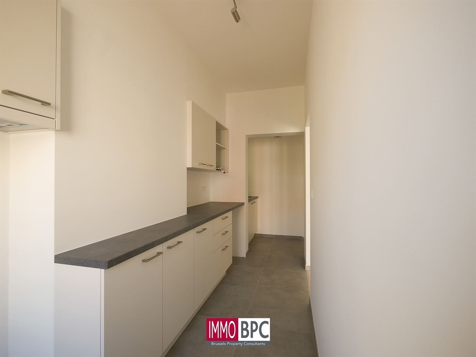 Gerenoveerd appartement met 2 slaapkamers foto 6