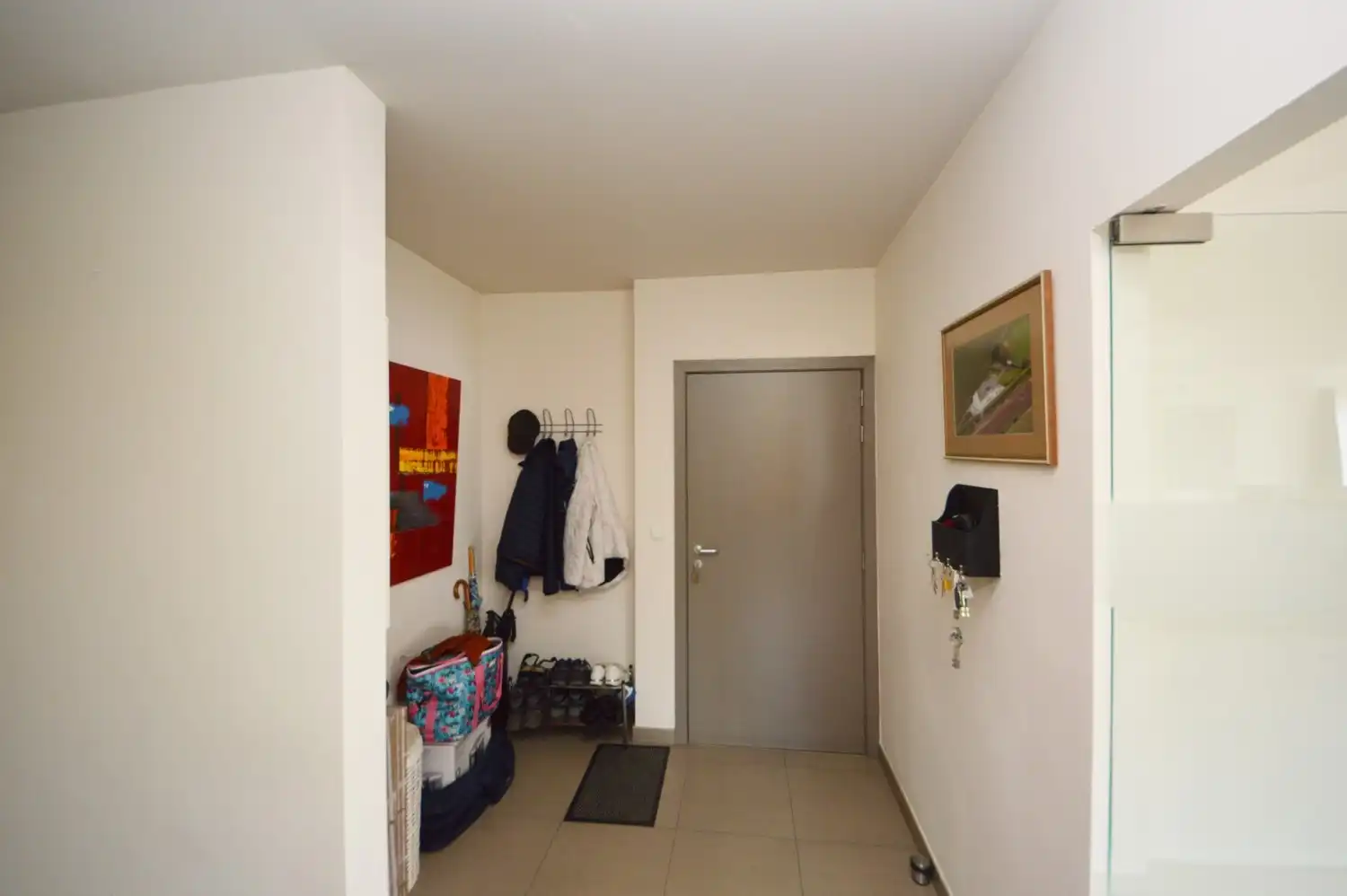 Lichtrijk en modern appartement met riant zonneterras, 2 ondergrondse staanplaatsen én kelder in hartje Ninove! foto 14