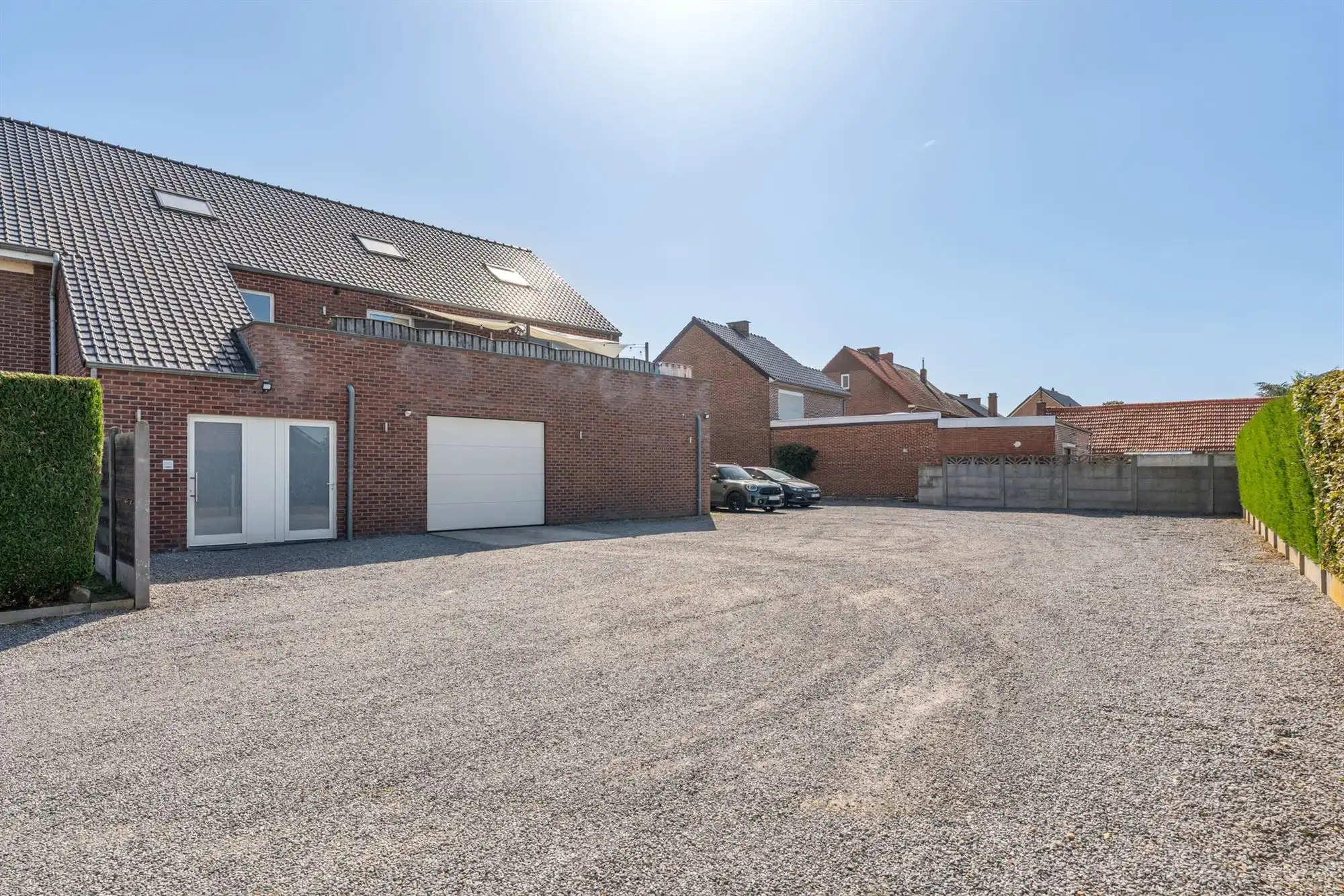 Ruime gezinswoning met garage/werkplaats op een perceel van 8a 97ca te Maaseik foto 4