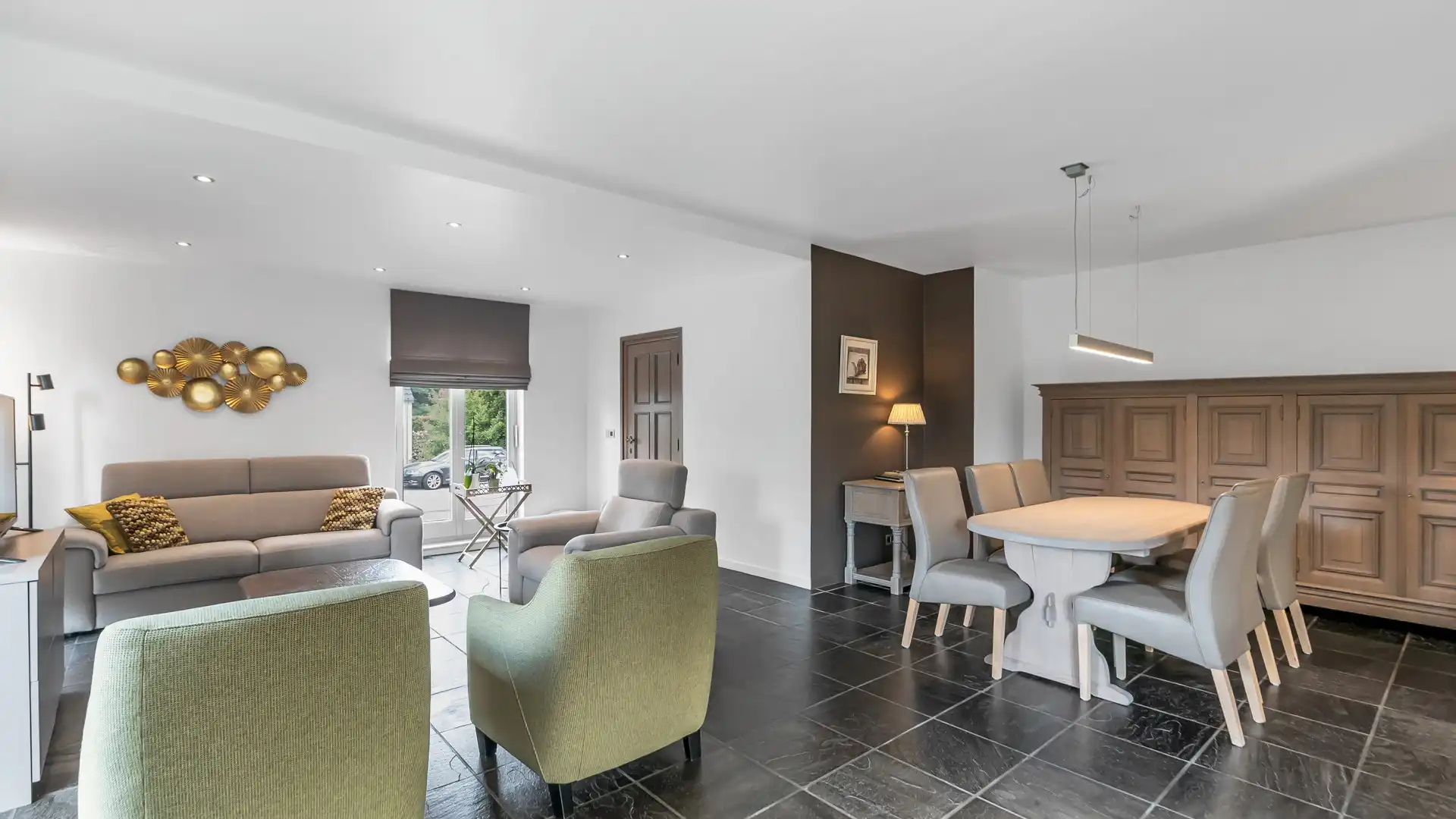 Ruime vrijstaande woning op een prachtig perceel van 746 m² in Rekem foto 8