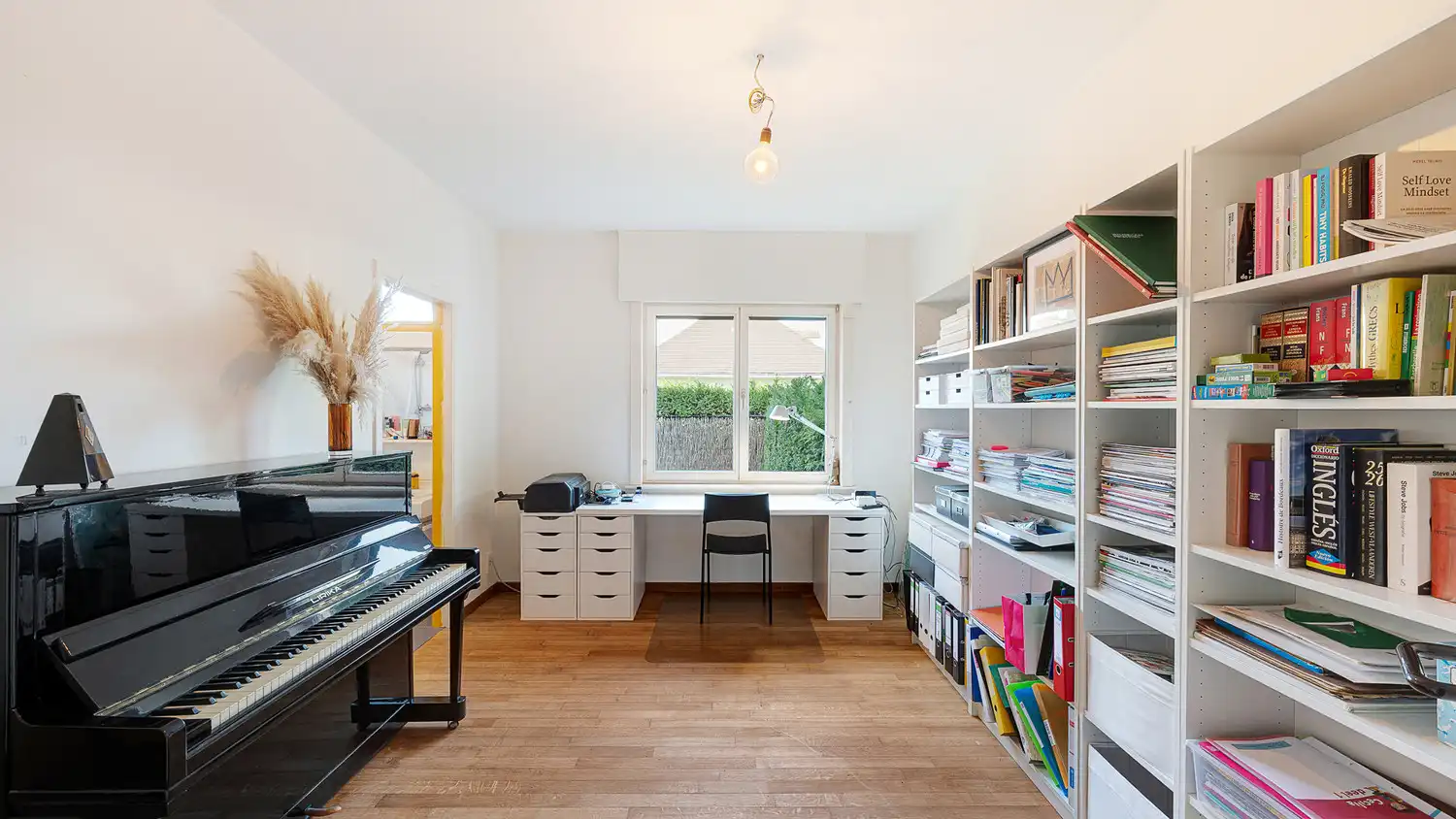 Grote moderne villa met zwembad op uitzonderlijk groot perceel. foto 16