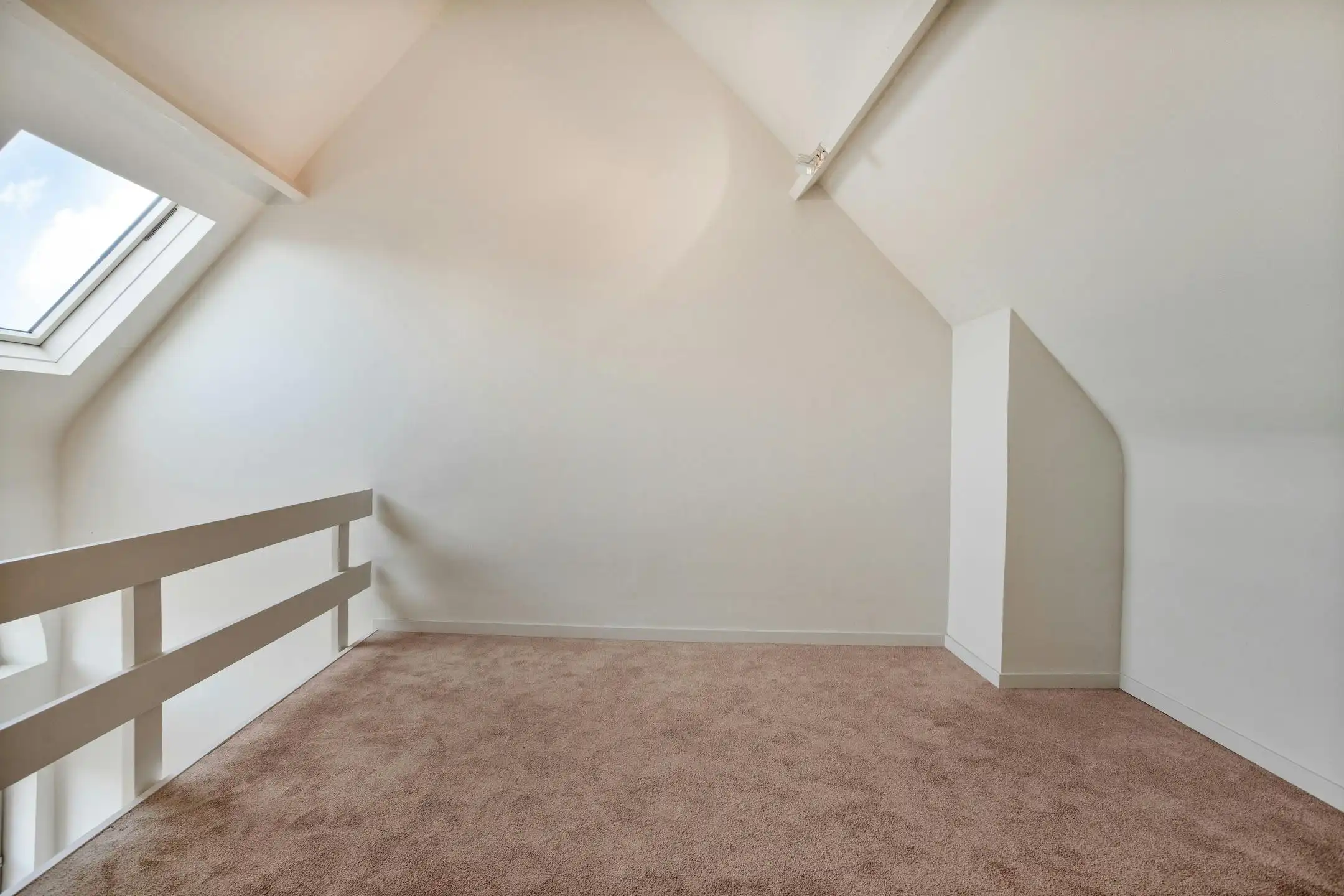 Instapklaar appartement te koop met mezzanine in Brugge foto 5