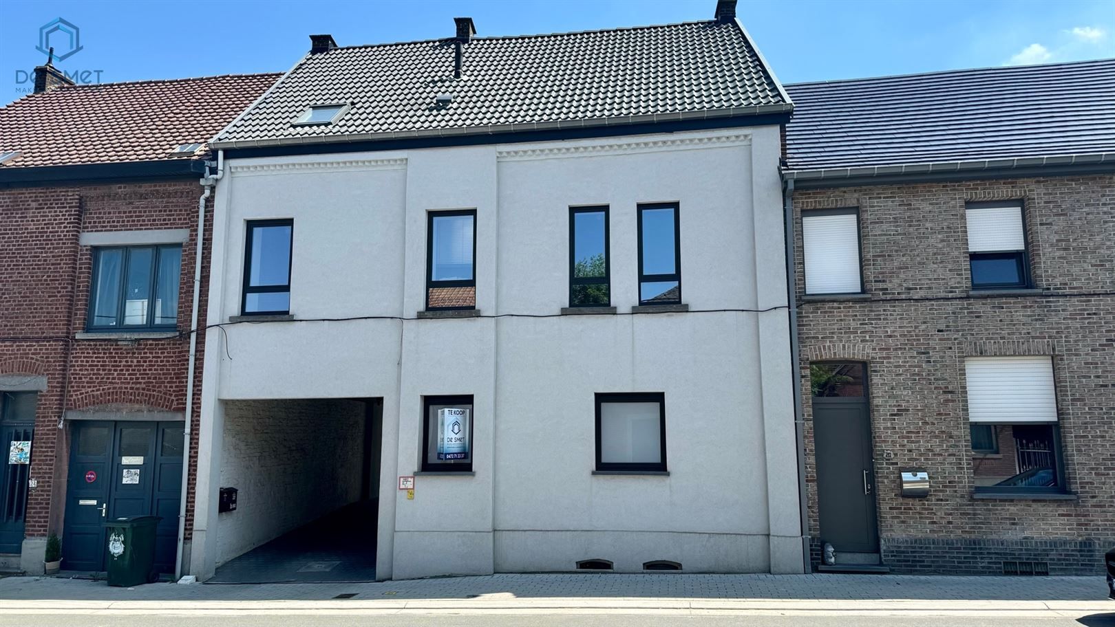 INSTAPKLAAR GELIJKVLOERS APPARTEMENT MET 2 SLKS, TUIN EN GARAGE! foto 2