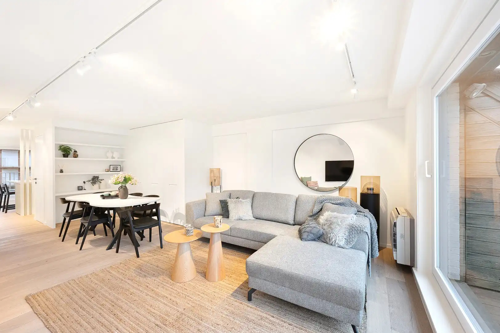 Volledig gerenoveerde penthouse op enkele passen van de zee en de winkels. foto 3