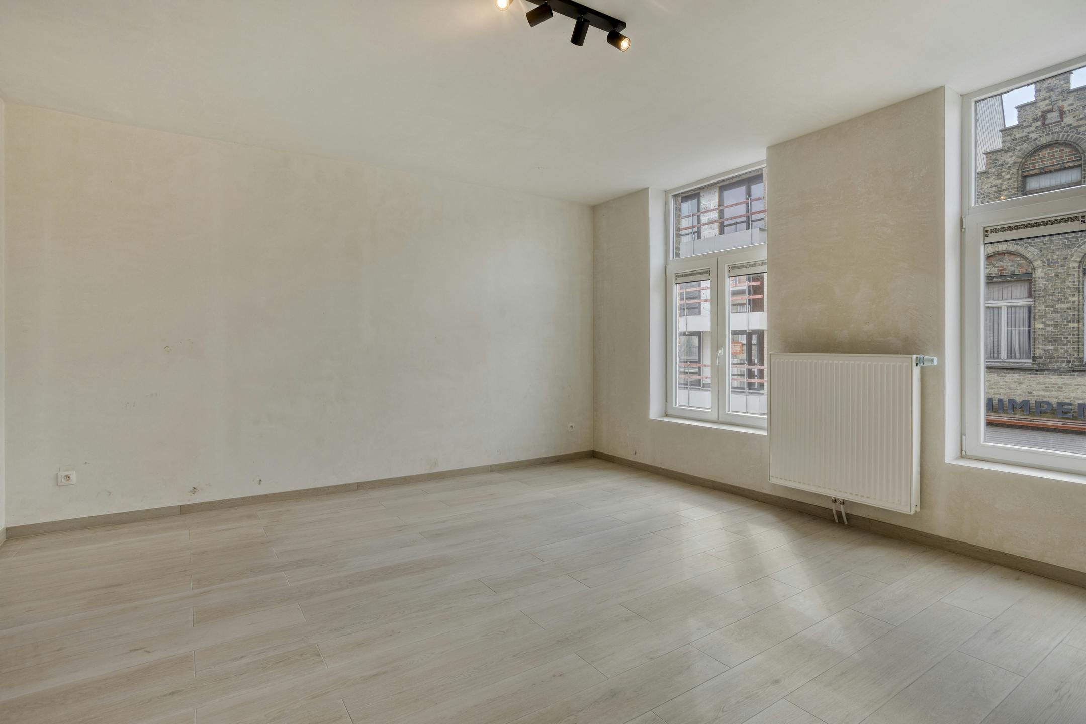 Gerenoveerd 1-slaapkamerappartement in centrum Veurne. foto 9