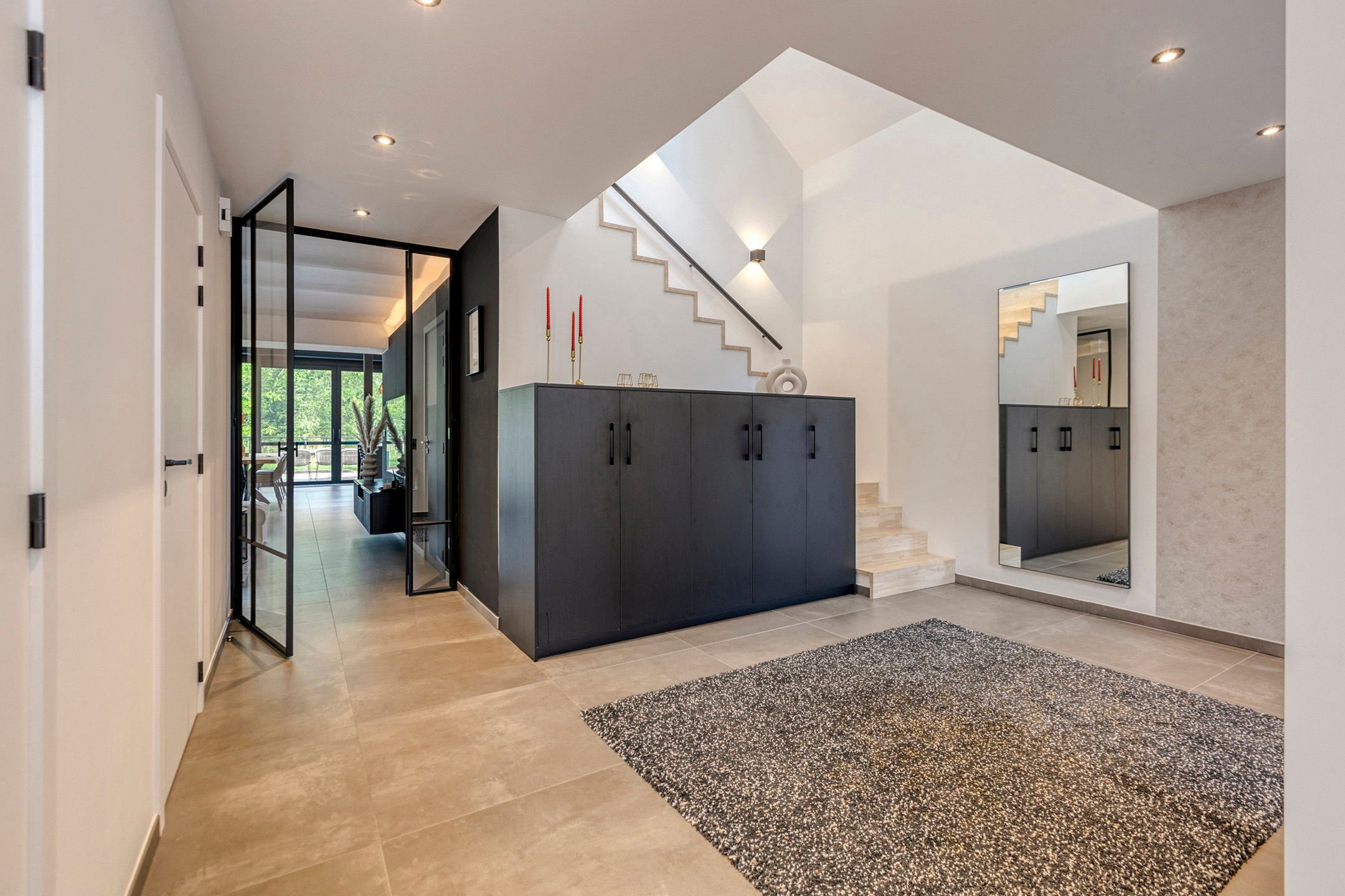 Gerenoveerde woning met 3 slaapkamers op rustige ligging  foto 3