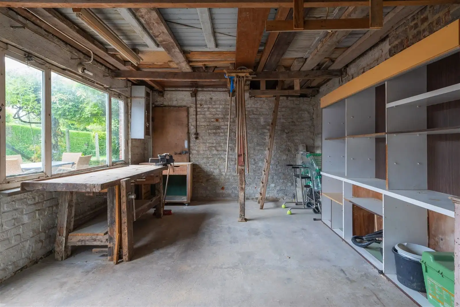 Te renoveren woning met ruime garage in centrum Zottegem! foto 8