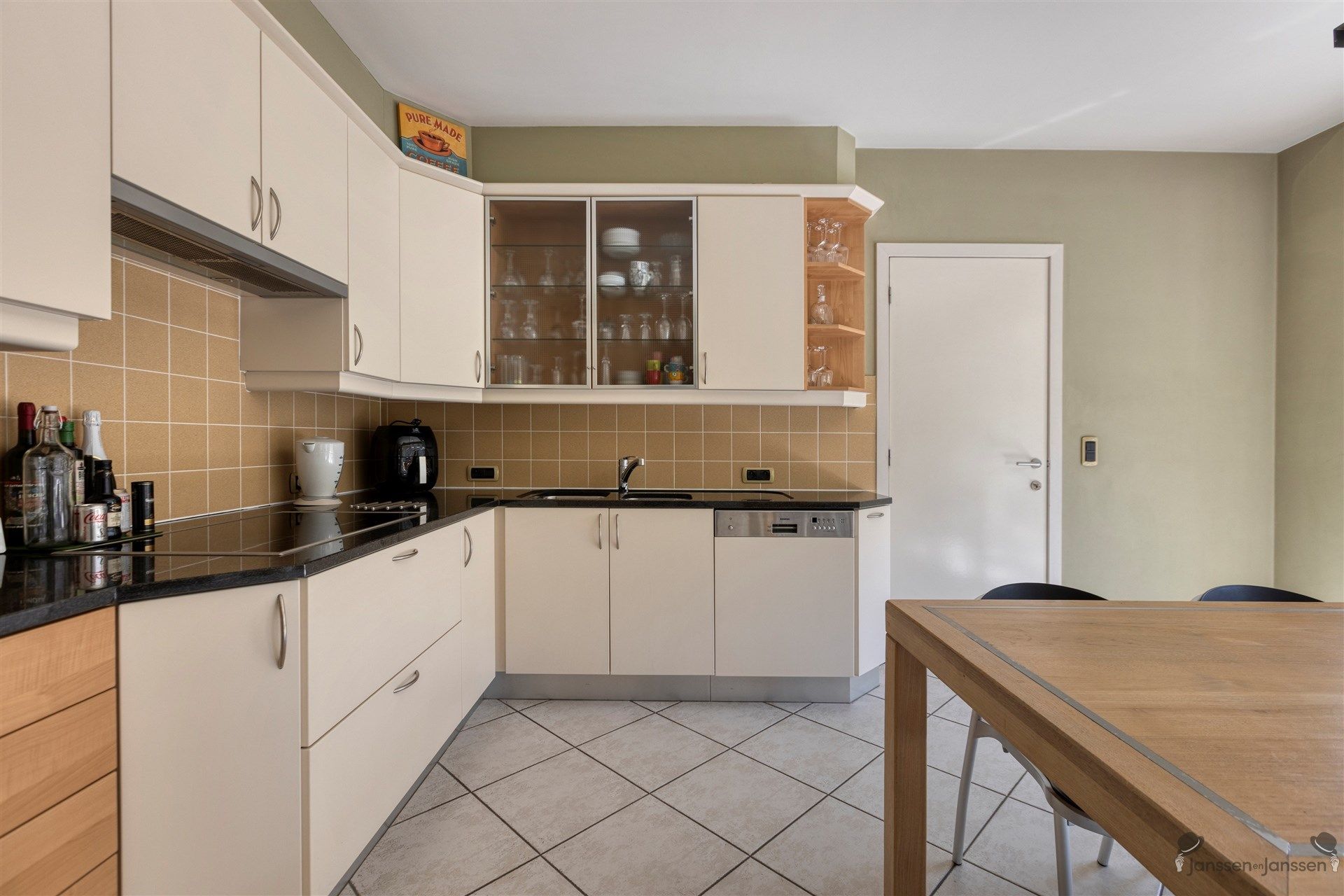 Woning met grote werkplaats  foto 8