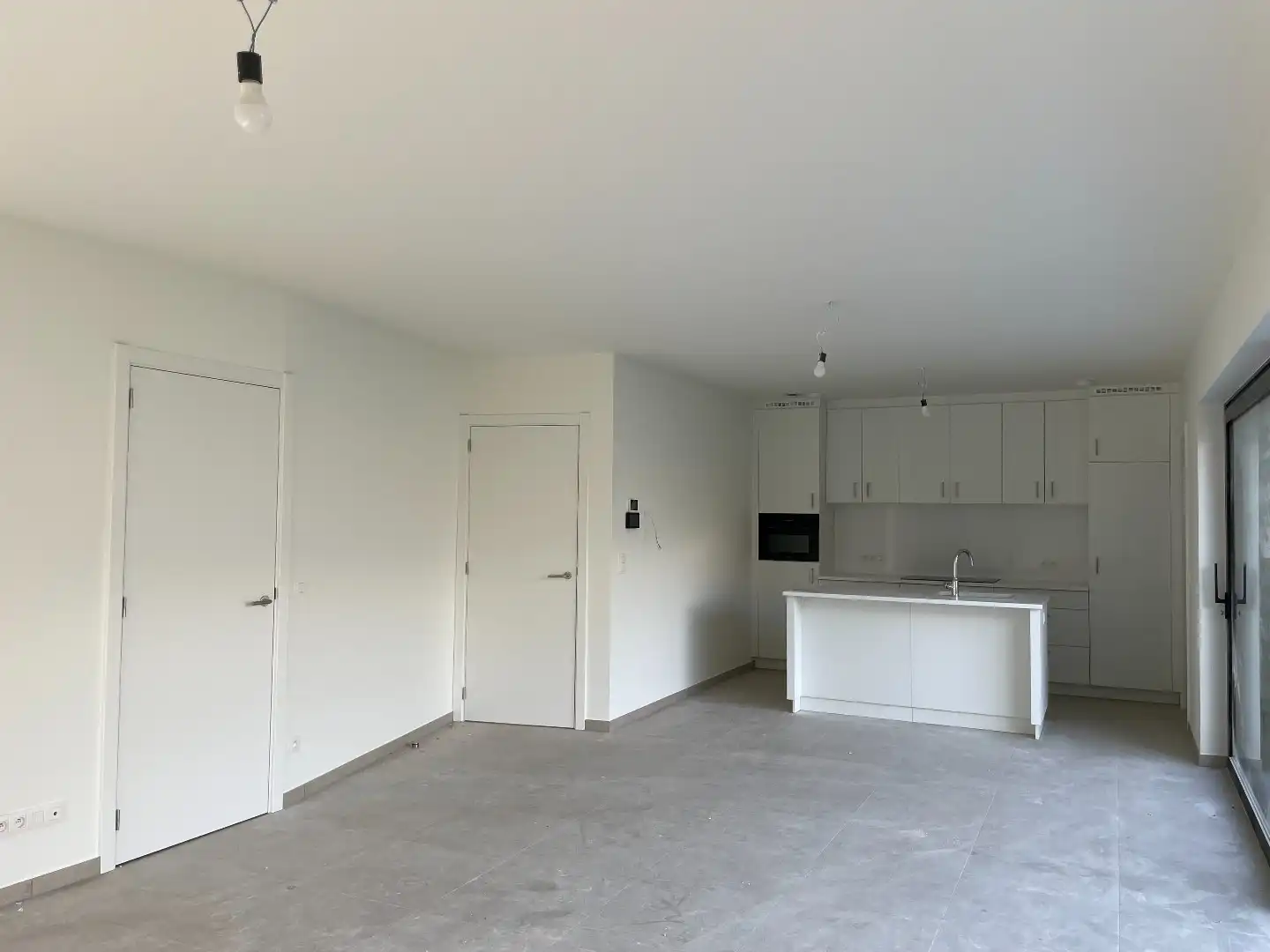 Nieuwbouwwoning met 3 slaapkamers inpandige garage , terras en tuin  foto 9