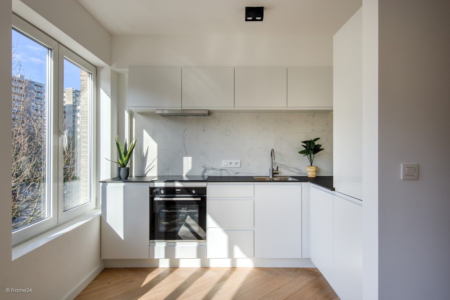 Modern appartement gelegen in een kleinschalig gebouw in hartje Berchem. foto 4