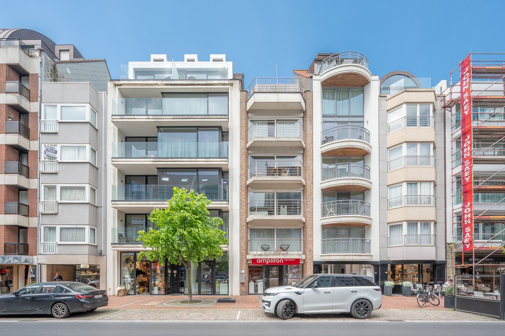 Appartement goed gelegen aan de zonnekant van de Dumortierlaan op enkele passen van de zee en de winkels. foto 4