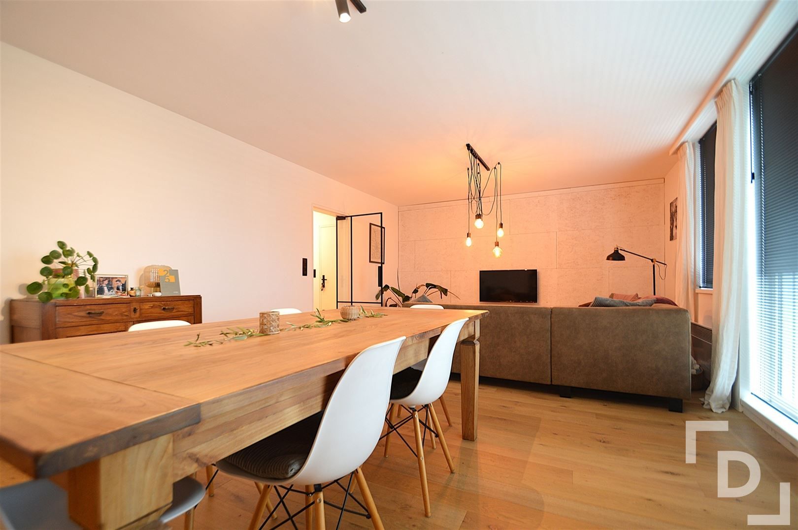 Prachtig gerenoveerd appartement met garage te huur op centrale locatie te Ieper foto 7