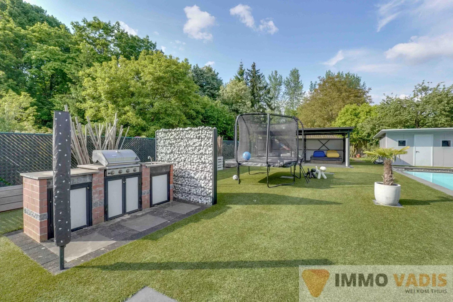 Ruime luxewoning met zwembad foto 28