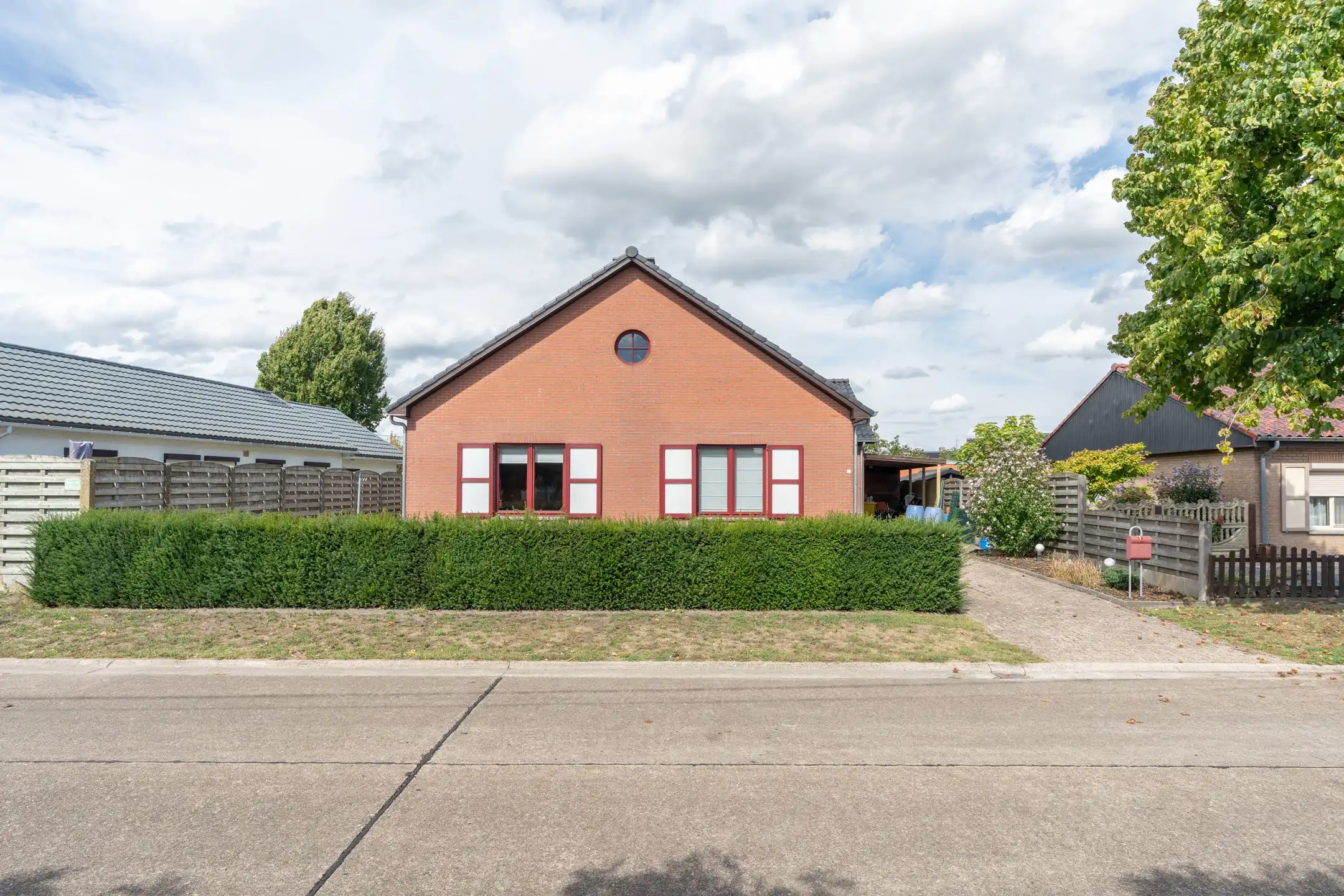 Te renoveren laagbouwwoning met 3 slpks, tuin en garage. foto 30