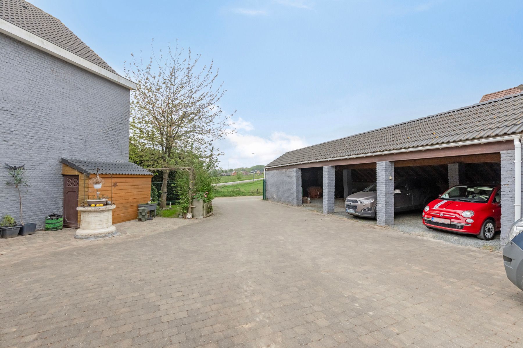 Ruime woning met aanpalende loods op toplocatie. foto 30