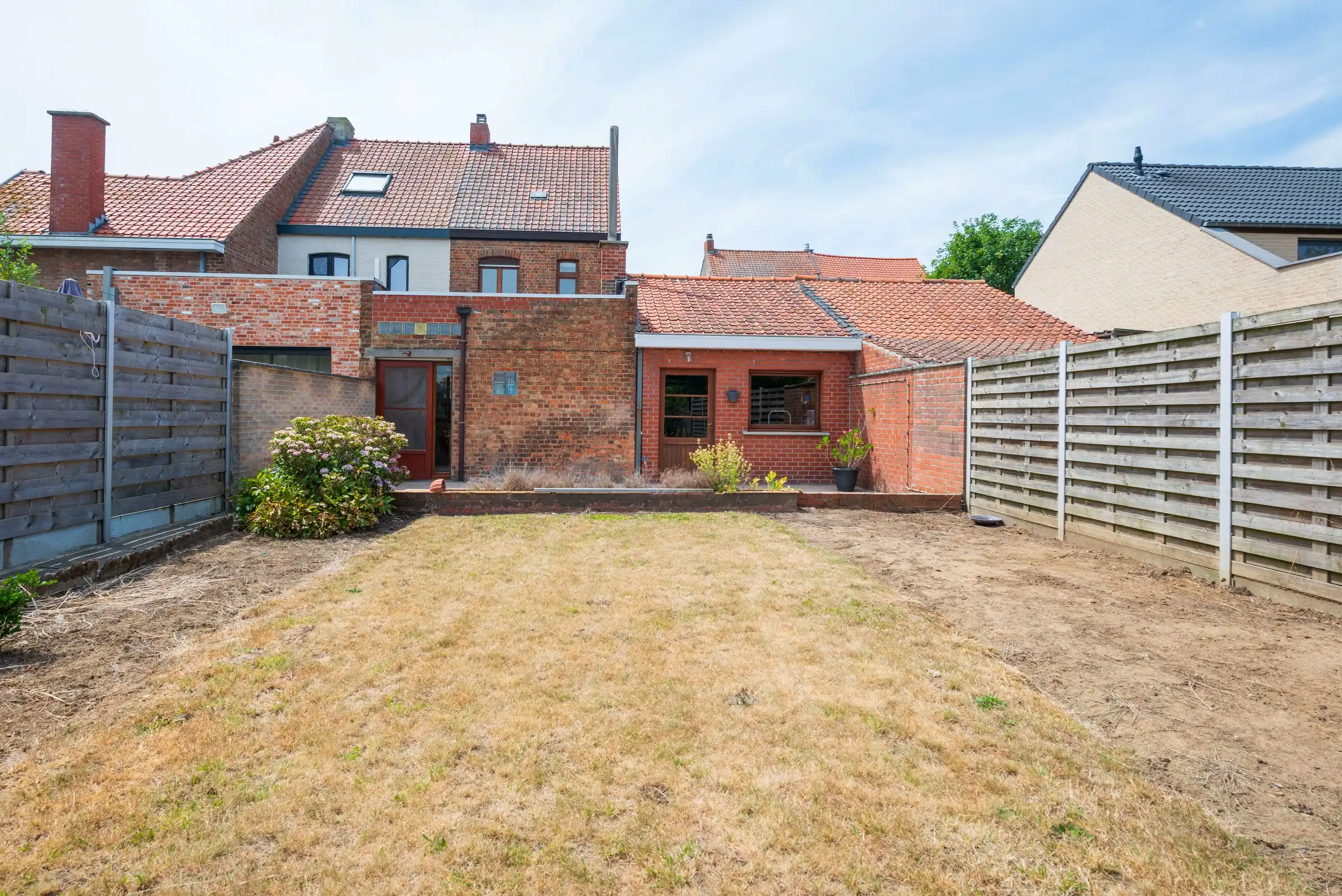 Goed onderhouden woning met garage, oprit en uitbreidingsmogelijkheden foto 5