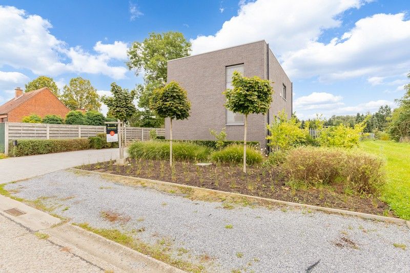 Hedendaags woonhuis met 3 slaapkamers en tuin foto 24