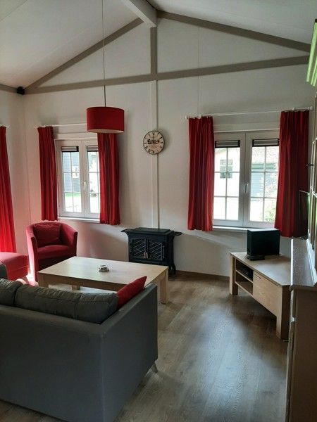 Gezellige,  vrijstaande en ingerichte vakantiewoning foto 11