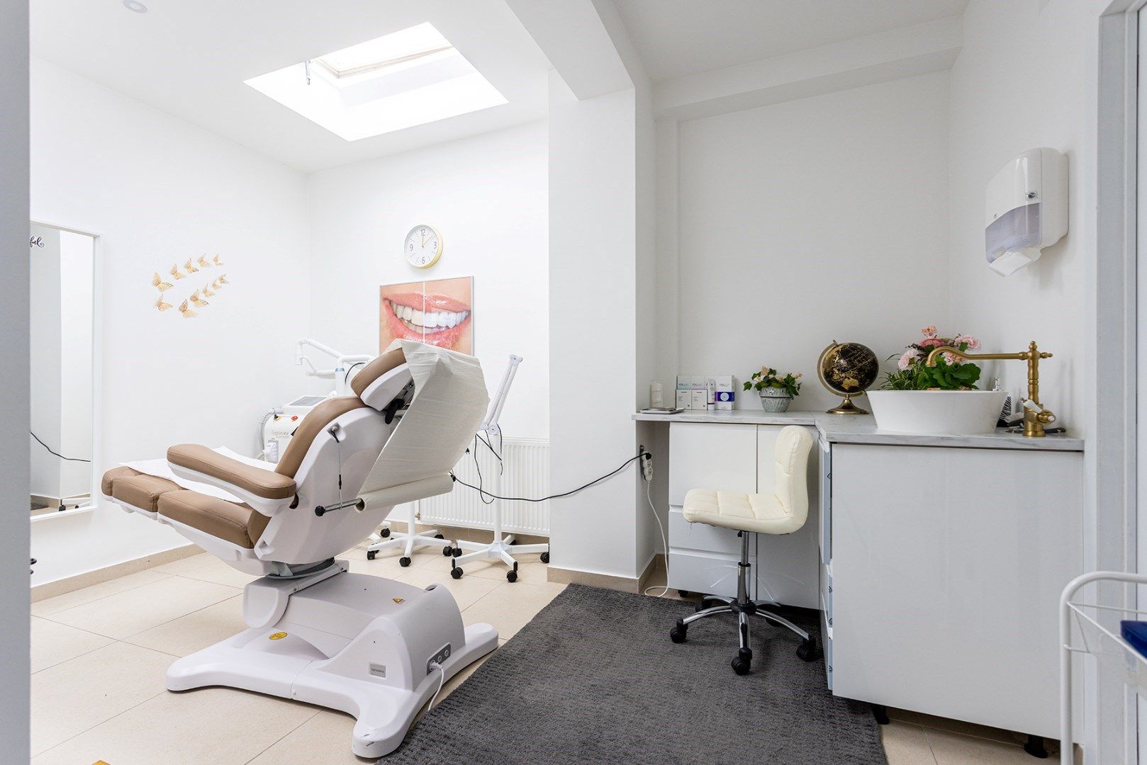 Handelsgelijkvloers of kantoorruimte met centrale ligging! foto 8