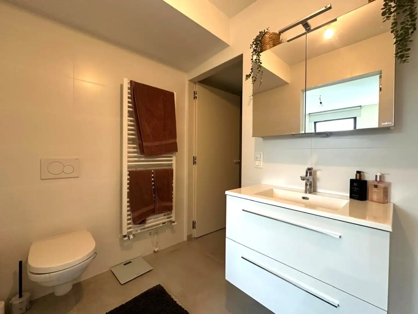 Modern appartement op centrale locatie te Sint-Andries foto 10