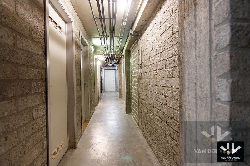 Interessant handelsgelijksvloers in Hasselt-Centrum foto 13
