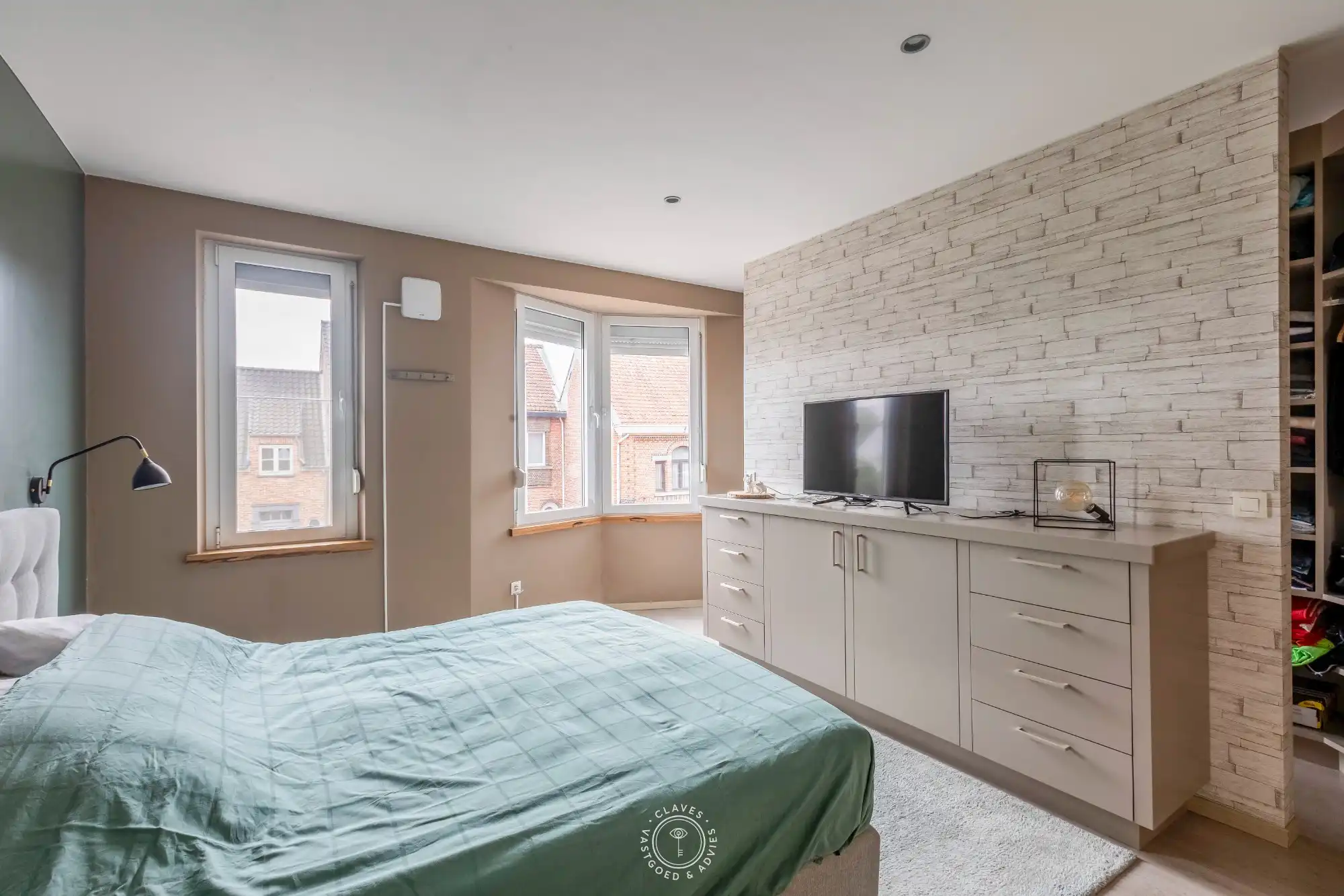 Verzorgde en gerenoveerde woning met zuidwest gerichte tuin foto 10