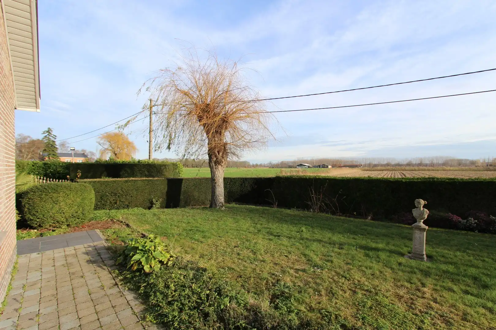 Landelijk gelegen woning met loods foto 9