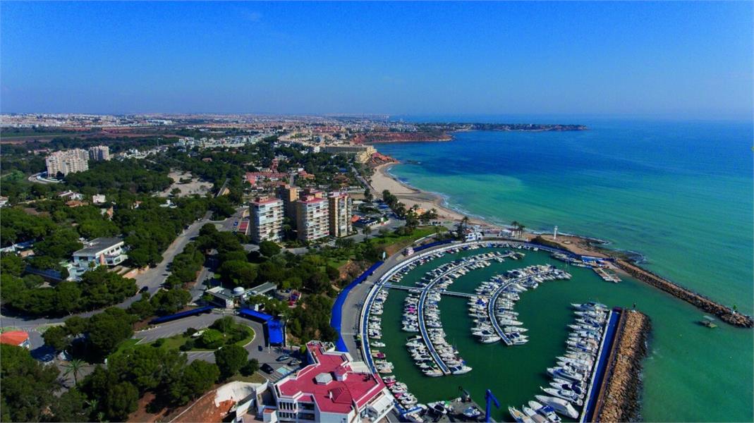 Nieuw en mooi afgewerkte woning in Campoamor op Slechts 1 km van de Zee foto 13