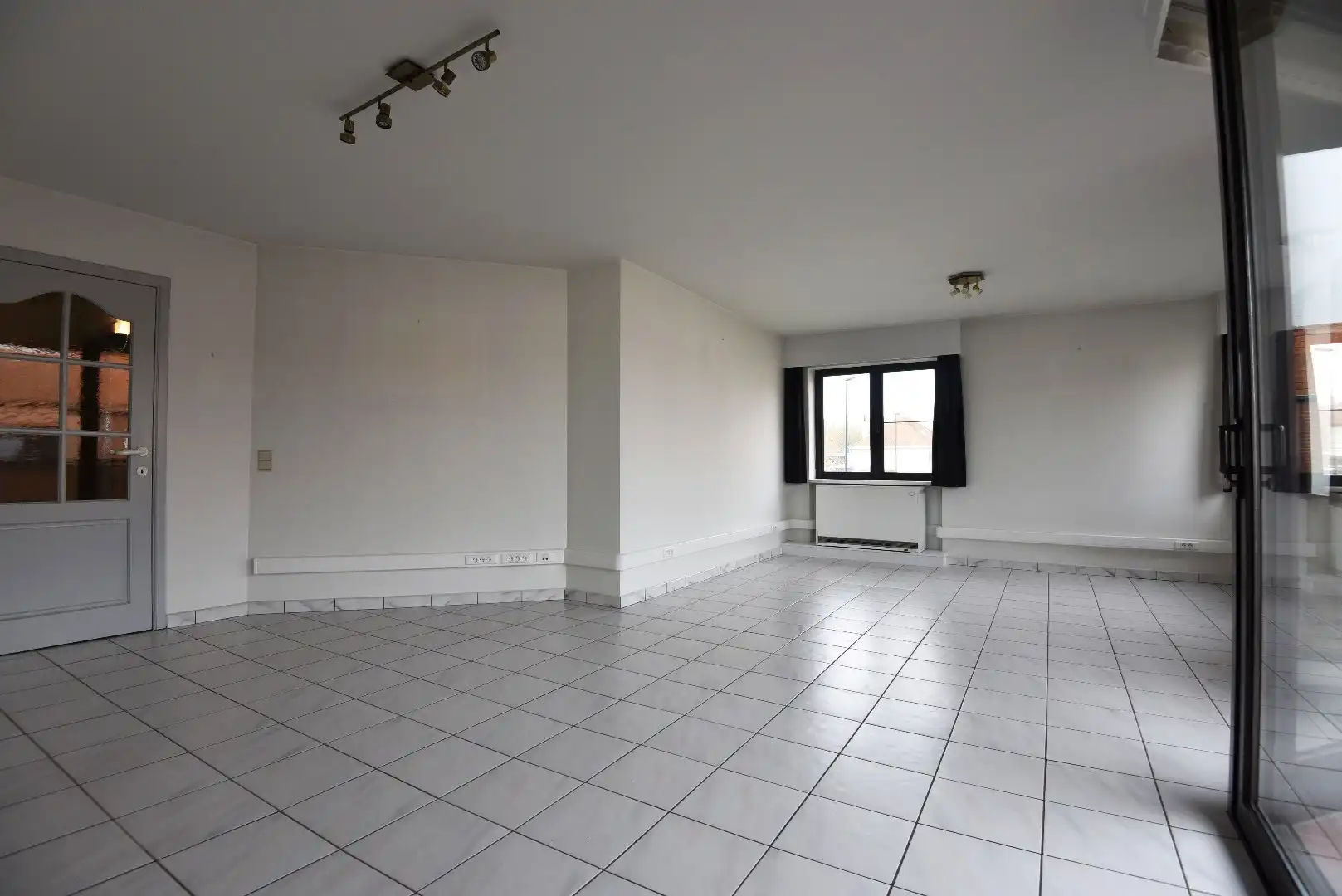 Ruim appartement met 2 slpks en ondergrondse autostaanplaats foto 2